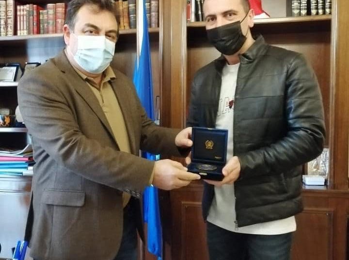 Ο Δήμαρχος Πύργου τίμησε τον «δικό» μας πρωταθλητή πυγμαχίας Διονύση Ψυχογιό