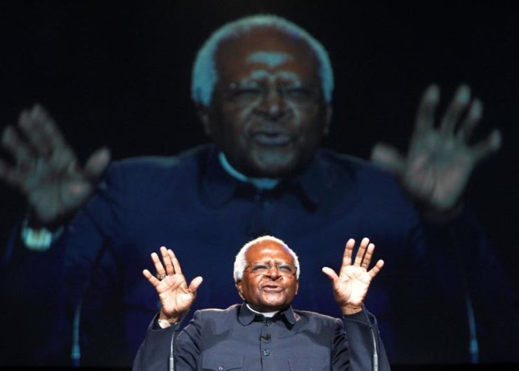 Desmond Tutu: Πέθανε ο ηγέτης του αγώνα κατά του απαρτχάιντ