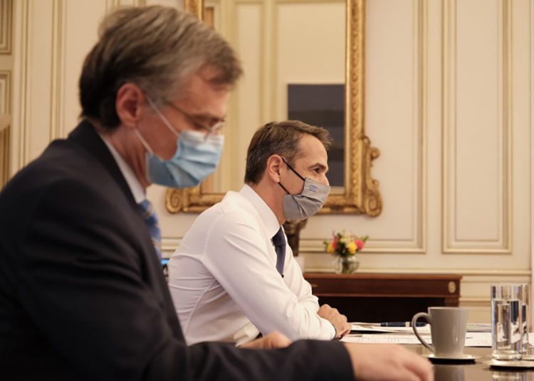 Νέα μέτρα από πρωί Πέμπτης: Διασκέδαση έως τις 00.00 χωρίς μουσική και όρθιους, ρεβεγιόν με ανοιχτά εστιατόρια μέχρι τις 02.00