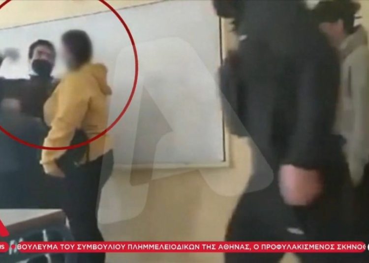 Υπουργείο Παιδείας: Απολύεται ο καθηγητής που χτύπησε μαθήτρια σε ΕΠΑΛ