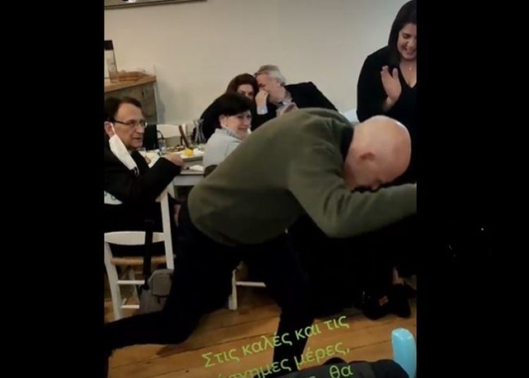 Το ζεϊμπέκικο του Γιώργου Παπανδρέου μετά την ήττα στις εκλογές του ΚΙΝΑΛ