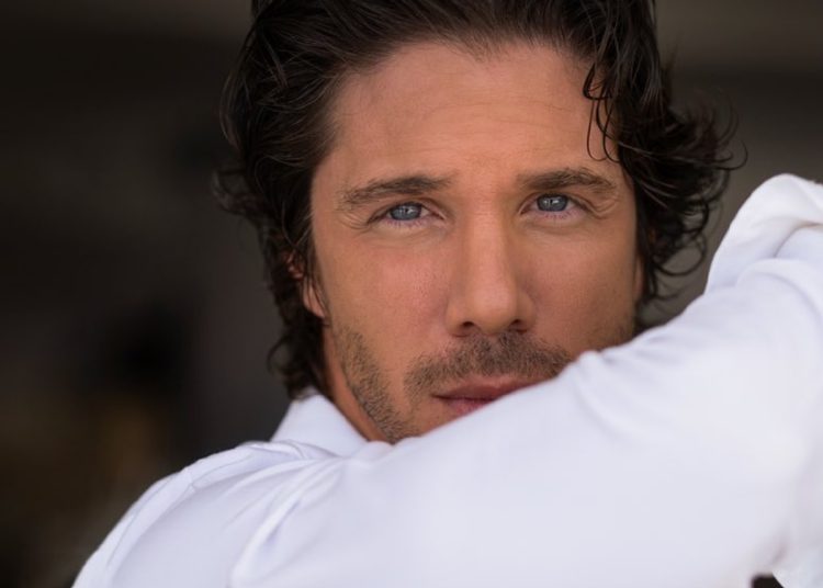 Νίκος Οικονομόπουλος: Σοκαρισμένος μετά τη διάρρηξη στο σπίτι του στην Βούλα – Νέες λεπτομέρειες