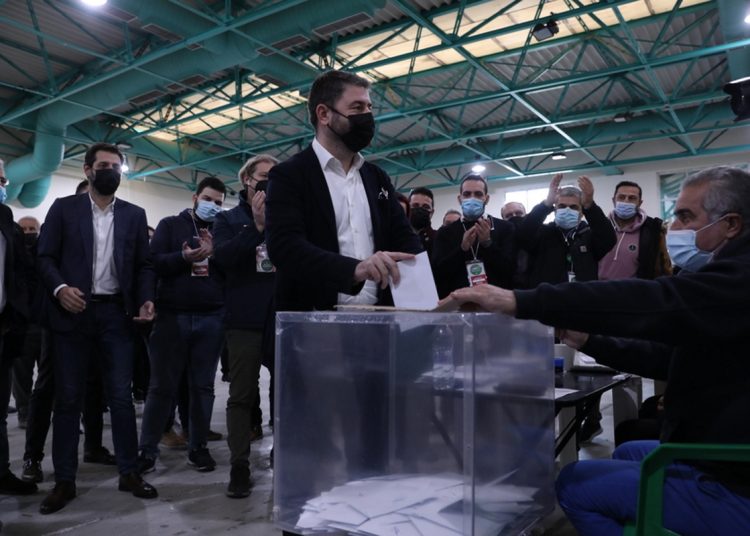 Εκλογές ΚΙΝΑΛ: Ψήφισε ο Νίκος Ανδρουλάκης – «Ζητώ καθαρή εντολή για μια ζωντανή παράταξη»