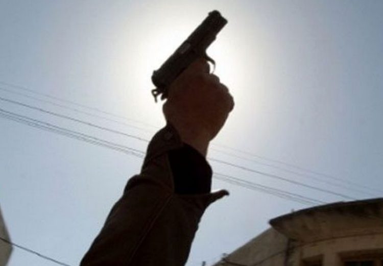 Πύργος: Άνδρας πυροβολούσε έξω από σπίτι