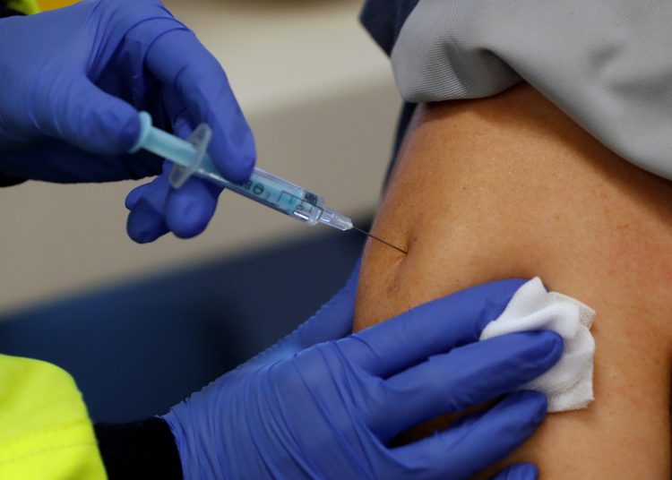 Απίστευτο: Εμβολιαζόταν για λογαριασμό άλλων έναντι 25 ευρώ