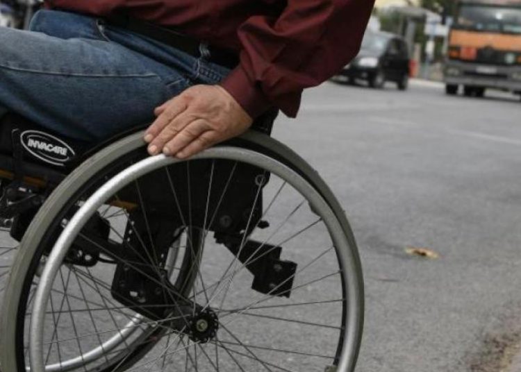 Παράλογη διάταξη κόβει το επίδομα σε τέκνα με βαριά αναπηρία