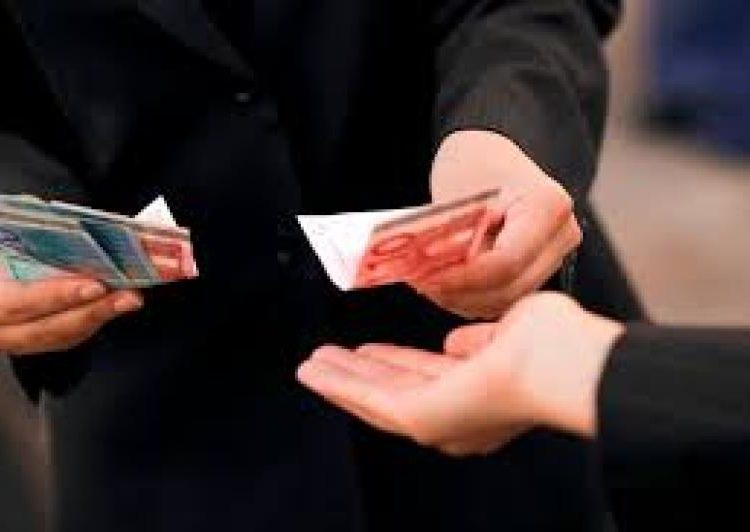 Πύργος: Παρίστανε τη λογίστρια της κόρης της και της πήρε 9 χιλιάδες ευρώ