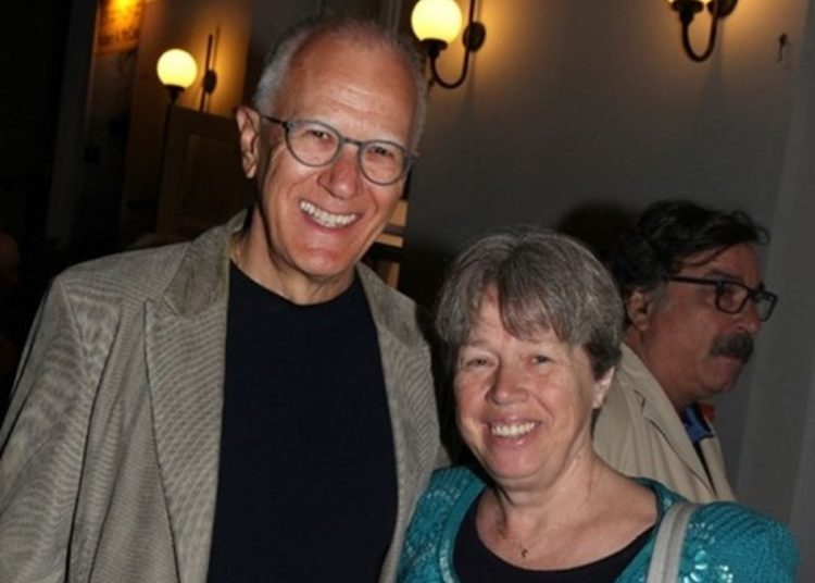 Χειροτονήθηκε ιερέας ο καθηγητής Δημήτρης Λινός, σύζυγος της επιδημιολόγου Αθηνάς Λινού