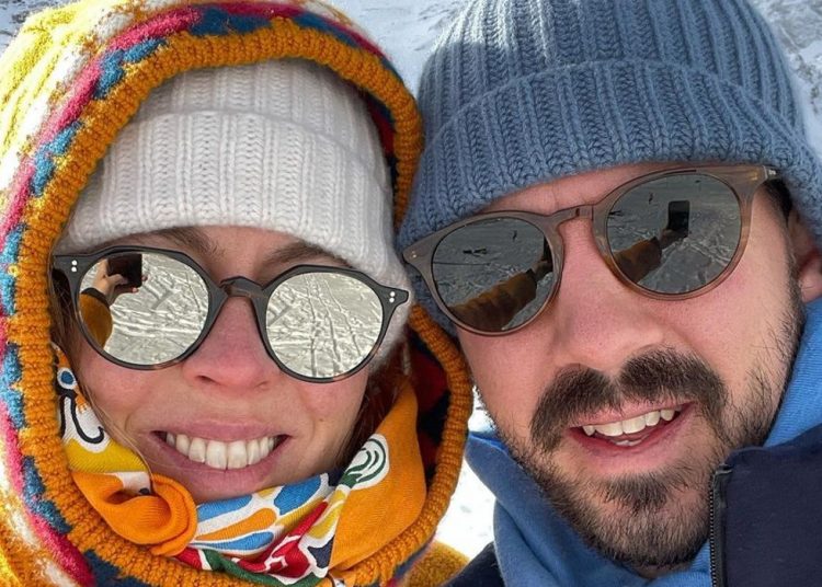 Η Νίνα Φλορ με τον Φίλιππο Γλίξμπουργκ στα χιόνια -Η selfie από τις διακοπές τους στην Ελβετία