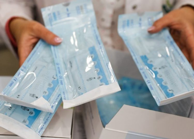 Ξεκινά η δωρεάν διάθεση self test ενόψει εορτών -Ποιοι τα δικαιούνται