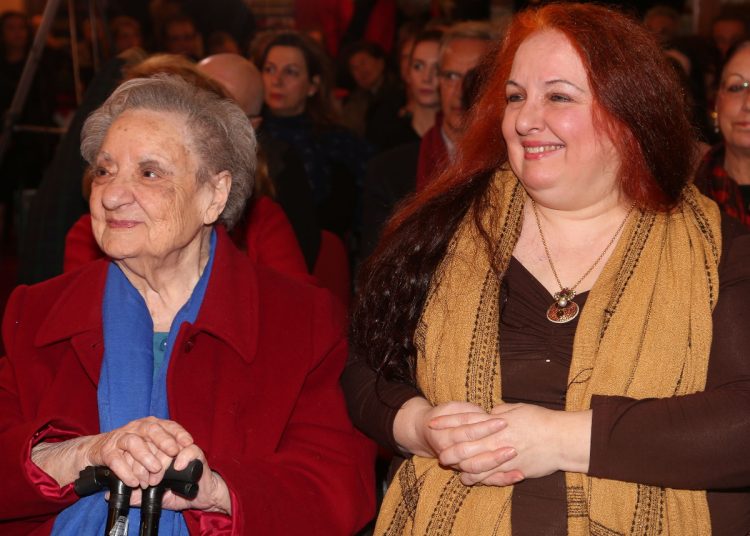 Ροζίτα Σώκου: Η κόρη της διασωληνώθηκε τρεις ημέρες μετά τον θάνατό της – Δίνει μάχη με τον κορονοϊό