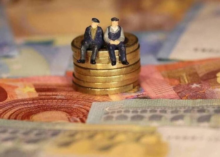 Σύνταξη στα 62: Εκπνέει η προθεσμία για τις ευνοϊκές ρυθμίσεις – Αναλυτικά οι πίνακες