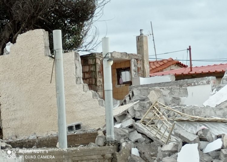 ΣΠΙΑΝΤΖΑ ΠΥΡΓΟΥ: Η θάλασσα συνεχίζει να “τρώει” περιουσίες (φωτο)