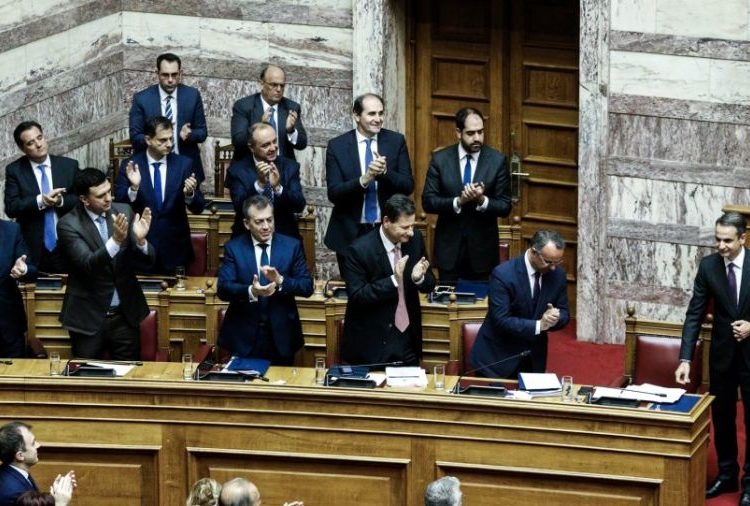 Βουλή: Ψηφίστηκε ο προϋπολογισμός του 2022 με 158 «υπέρ»