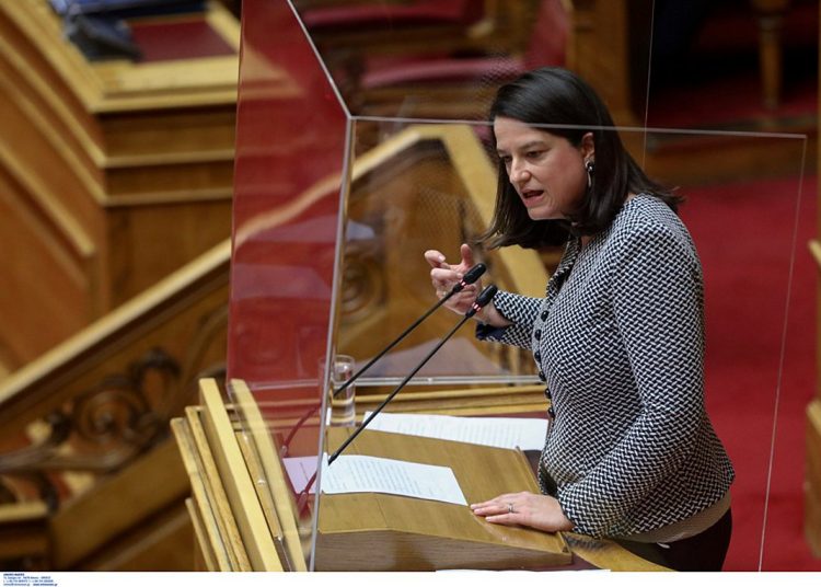 Βουλή: Κατατέθηκε τροπολογία για τη διάθεση Voucher 200 ευρώ σε εκπαιδευτικούς, για αγορά τεχνολογικού εξοπλισμού