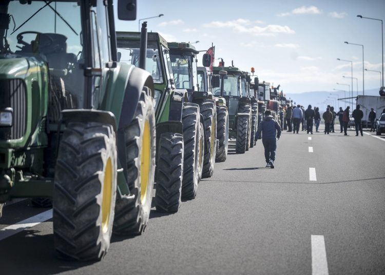 Οι αγρότες της Ηλείας ξεσηκώνονται και βγαίνουν στο δρόμο τη Δευτέρα