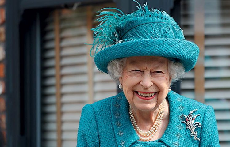 Το πρωτοχρονιάτικο δώρο με ισχυρό συμβολισμό της βασίλισσας Ελισάβετ στην Καμίλα