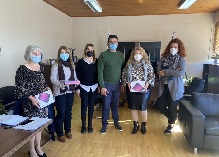 Δήμος Ανδραβίδας-Κυλλήνης: Παράδοση τάμπλετ σε Βρεφονηπιακούς Σταθμούς