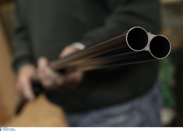 «Τον σκότωσα» φώναξε ο 16χρονος νεαρός και αυτοπυροβολήθηκε μπροστά στον πατέρα του