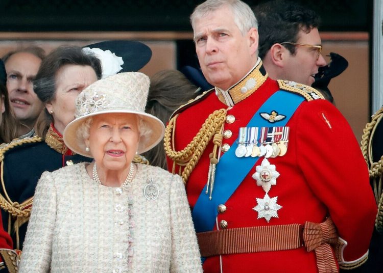 Οι παραξενιές και τα αρκουδάκια στο κρεβάτι του πρίγκιπα Άντριου – Τι αποκαλύπτει πρώην οικιακή βοηθός στο Μπάκιγχαμ