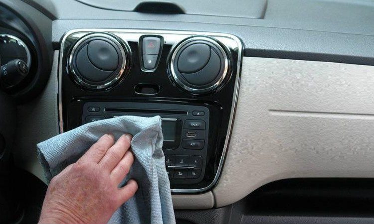 Πόσες ημέρες ζει η Omicron στο αυτοκίνητο; Τα επικίνδυνα σημεία – Πως θα την εξοντώσετε