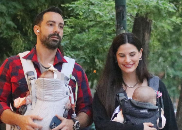 Χριστίνα Μπόμπα: Φόρεσε τα πιο τέλεια τζινάκια στις κόρες της