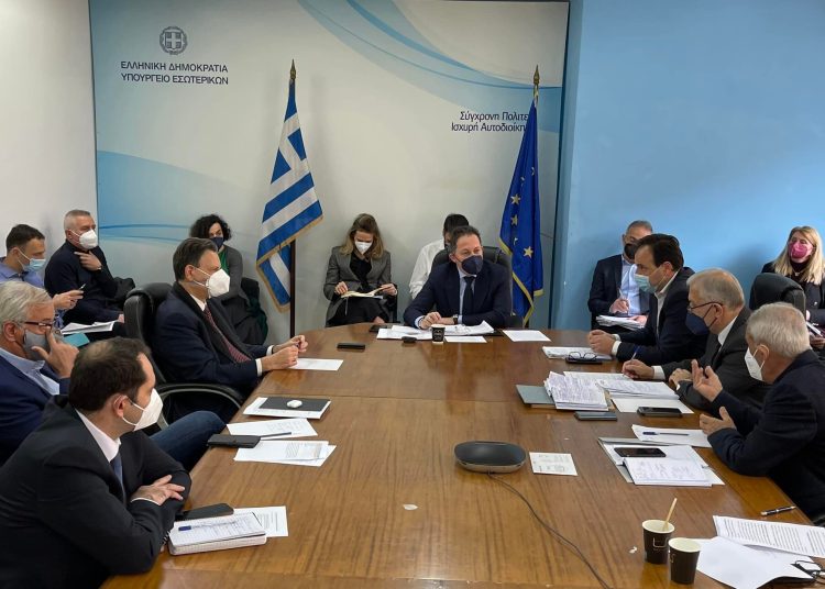 ΚΕΔΕ: Ρεύμα & τέλος ταφής έριξε στο τραπέζι ο Δήμαρχος Ήλιδας