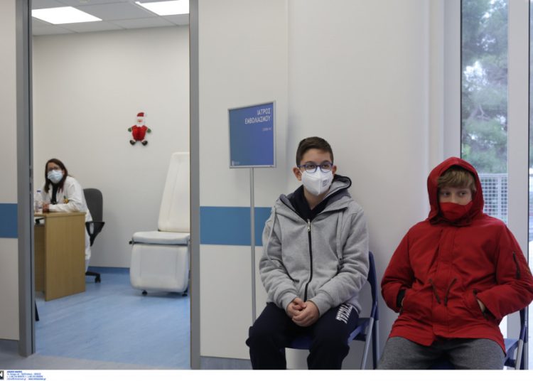 «Κλείδωσε» η σύσταση της τρίτης δόσης για τα παιδιά ηλικίας 5 -17 ετών