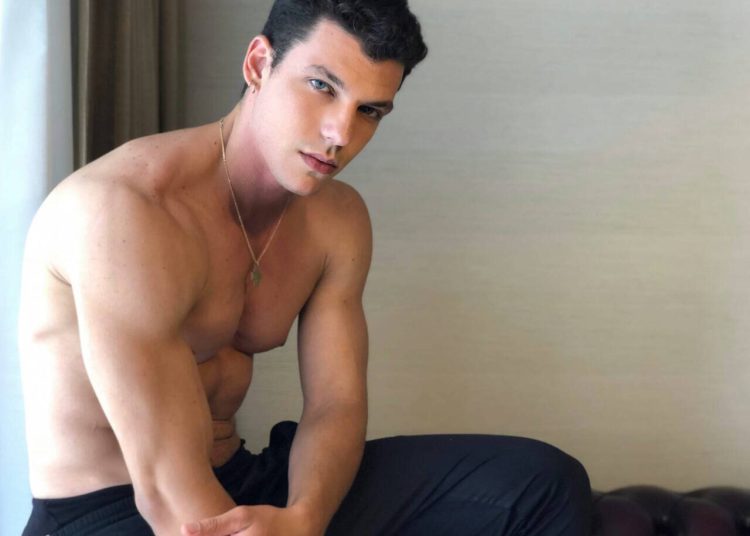 Βασίλης Μίχας: «Δεν έχω κανένα θέμα με την ηλικία η προηγούμενη σχέση μου ήταν 10 χρόνια μεγαλύτερή μου»