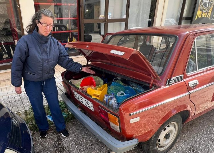 Αμαλιάδα: Άνεργη έκανε σπίτι της το αυτοκίνητο