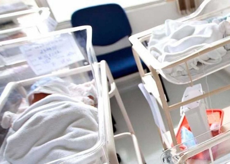 «Τυχερό» μωρό γεννήθηκε στις 22/2/22 στις 2:22 στο δωμάτιο 2