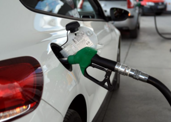 Ακρίβεια: Φόβοι για βενζίνη πάνω από 2 ευρώ, 330% πιο ακριβό φέτος το ηλεκτρικό ρεύμα