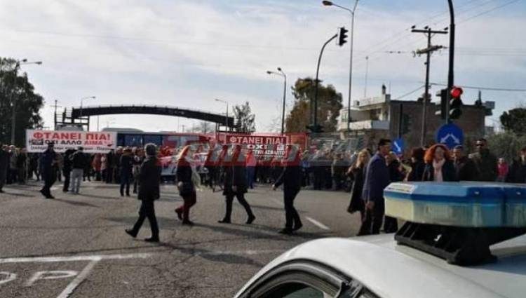 Βγαίνουν στην Πατρών-Πύργου διαμαρτυρόμενοι για το θάνατο της 17χρονης στην Κάτω Αχαΐα