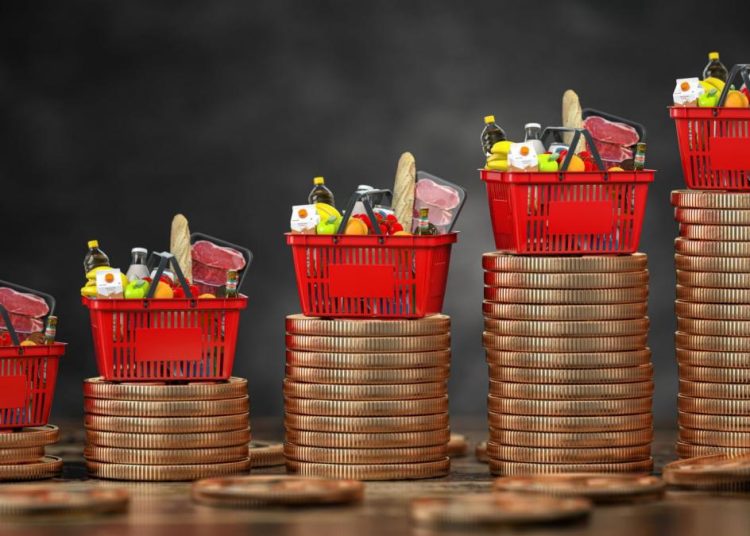 Πυκνώνουν τα σύννεφα στην ελληνική οικονομία – «Αναχώματα» στο κύμα ανατιμήσεων αναζητά η κυβέρνηση