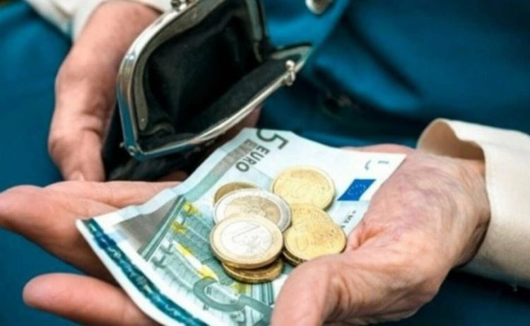 Συντάξεις: Αναδρομικά για δώρα σε χαμηλοσυνταξιούχους φέρνει δικαστική απόφαση