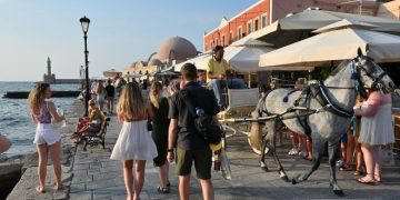 Πόλεμος στην Ουκρανία: Πόσο θα επηρεάσει τον ελληνικό τουρισμό – Θα χαθούν οι αγορές Ρωσίας και Ουκρανίας;