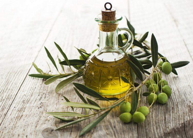 Η ακρίβεια θερίζει τα νοικοκυριά: Στα 4 ευρώ το λάδι