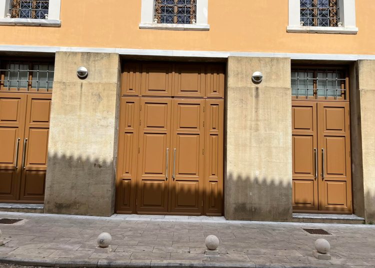 Τον έστειλα να ρωτήσει τον Δήμαρχο…