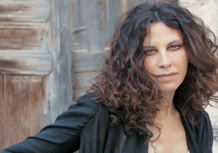 Ελευθερία Αρβανιτάκη: «Μου αρέσει η δέσμευση αλλά φροντίζω να διατηρώ την ανεξαρτησία μου»