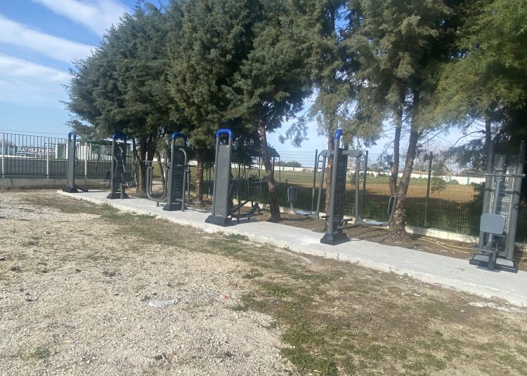 Τοποθετήθηκαν όργανα γυμναστικής στο γήπεδο της Βάρδας