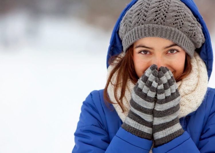 Νιώθετε συνεχώς ότι κρυώνετε; Δείτε τι μπορεί να συμβαίνει