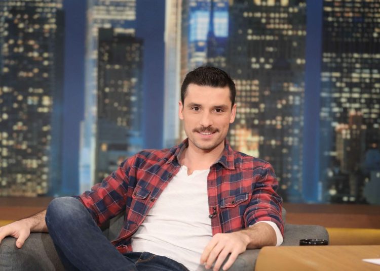 Σπύρος Χατζηαγγελάκης: «Δεν έχω πρόβλημα να πληρώνει και μια κοπέλα δέχομαι το κέρασμα»