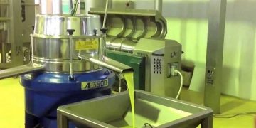 Ο φόβος ότι θα λείψουν έλαια (ηλιέλαιο) από το ράφι σηκώνει την τιμή στο ελαιόλαδο