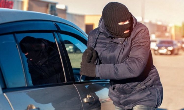 Πύργος: Κλέφτες καυσίμων άδειασαν οχήματα του δήμου