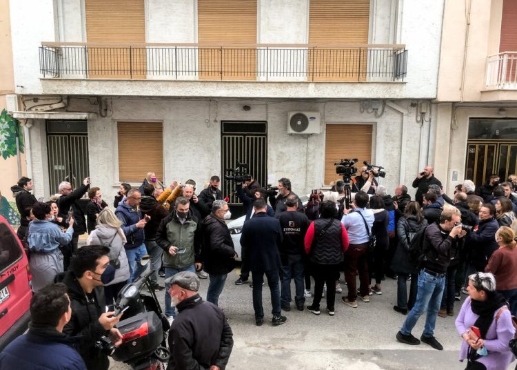 Πάτρα: Συγγενείς της Ρούλας χτύπησαν δημοσιογράφο