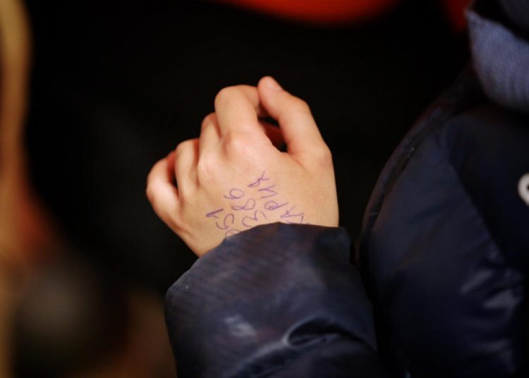 Ουκρανία: 11χρονος πέρασε μόνος του τα σύνορα – Του είχαν γράψει έναν αριθμό τηλεφώνου στο χέρι του