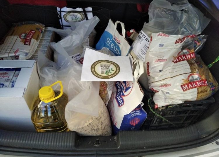 Πρόσκοποι και Τραπεζικοί προσφέρουν τρόφιμα για την Ουκρανία