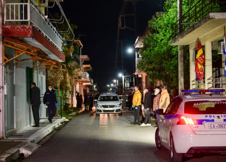 Φονικό στην Ανδραβίδα: Στο σπίτι του βασικού υπόπτου η Αστυνομία