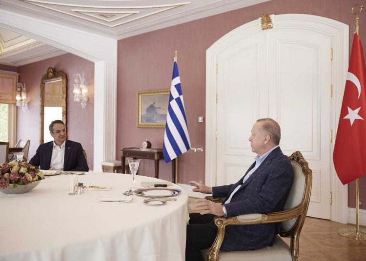 Ολοκληρώθηκε η συνάντηση Μητσοτάκη με Ερντογάν – Η ατζέντα της συνάντησης