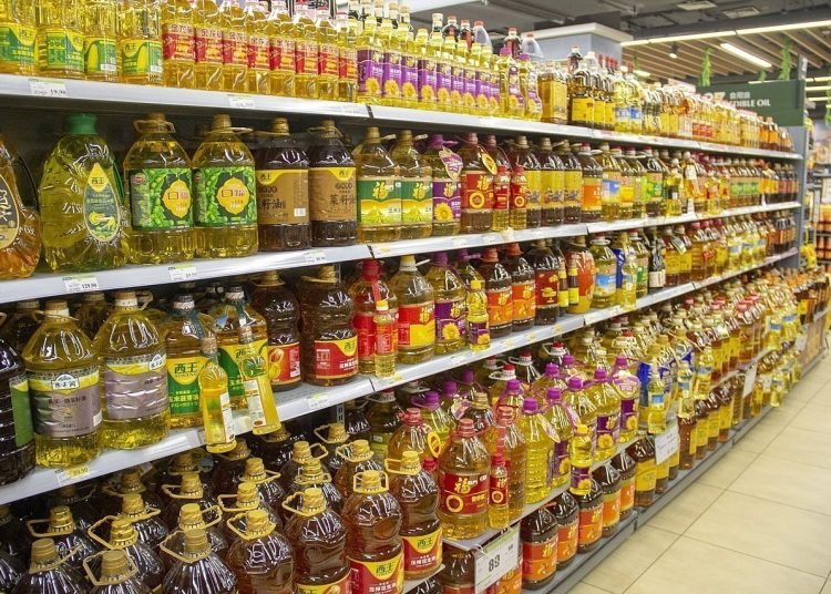 Τι συμβαίνει με το ηλιέλαιο λόγω Ουκρανίας – Φόβοι για ελλείψεις στα ράφια